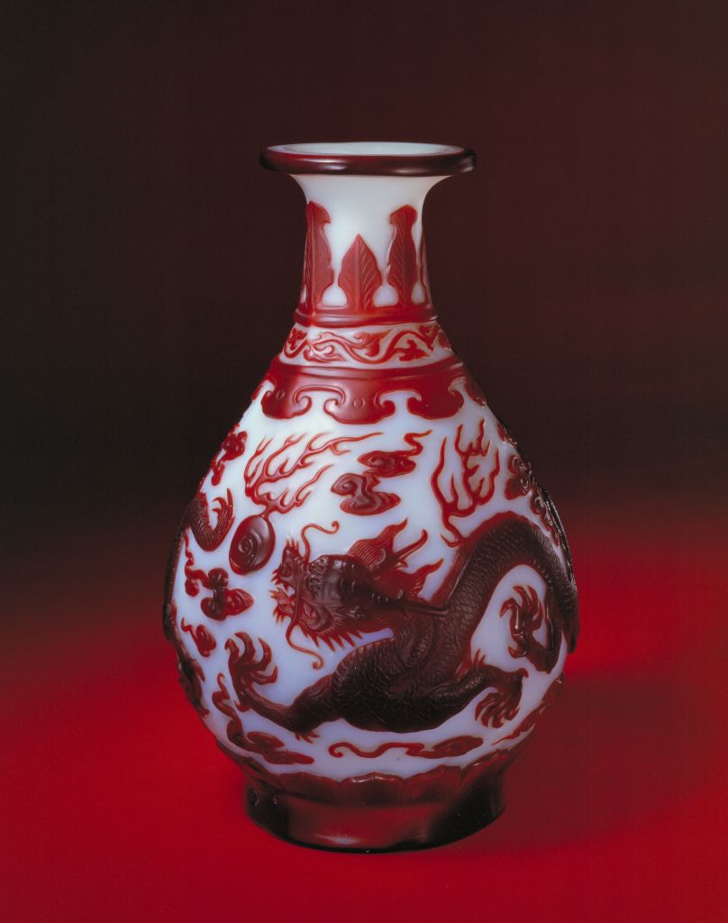 图片[1]-Qianlong style white set red glass bottle with cloud dragon pattern-China Archive